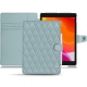 Custodia in pelle Apple iPad 10.2" (2019) - Bleu ciel - Couture ( Nappa - Pantone 277C ) 