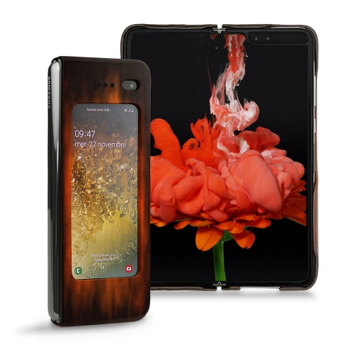 选择Noreve为您的Galaxy Fold提供优质船体。Fauve Patine