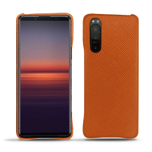 Xperia 5 II的真皮后壳Orange vibrant ( Pantone #e36b39 ) 
