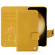 Samsung Galaxy S23+ leather case - Jaune soulèu ( Pantone #F3B934 )