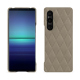 Coque cuir Sony Xperia 1 V - Darboun sabla - Couture ( Pantone #BCB1A1 )