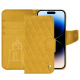 Lederschutzhülle Apple iPhone 15 Pro - Jaune soulèu - Couture ( Pantone #F3B934 )