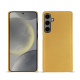 レザーケース Samsung Galaxy S24 - Or Maïa ( Pantone 871C ) 