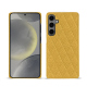 Lederschutzhülle Samsung Galaxy S24 - Mimosa - Couture ( Pantone #b39437 ) 