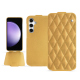 가죽 커버 Samsung Galaxy S23 FE - Or Maïa - Couture ( Pantone 871C ) 