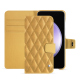 Housse cuir Samsung Galaxy S23 FE - Or Maïa - Couture ( Pantone 871C ) 