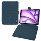 Capa em pele para Apple iPad Air 13 (2024) - Indigo - Couture ( Pantone #1f4565 ) 