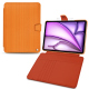 Lederschutzhülle für Apple iPad Air 13 (2024) - Abaca arancio ( Pantone #d77540 )