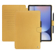 Funda cartera de piel para Samsung Galaxy Tab S10+ - Or Maïa ( Pantone 871C ) 