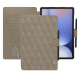 Funda cartera de piel para Samsung Galaxy Tab S10+ - Darboun sabla - Couture ( Pantone #BCB1A1 )