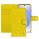 Étui portefeuille cuir Samsung Galaxy S25 - Jaune fluo - Couture ( Pantone #c9ff57 ) 