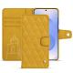 Custodia in pelle Samsung Galaxy S25 - Jaune soulèu - Couture ( Pantone #F3B934 )