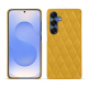 Lederschutzhülle Samsung Galaxy S25 - Jaune soulèu - Couture ( Pantone #F3B934 )