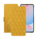 レザーケース Samsung Galaxy A56 - Jaune soulèu - Couture ( Pantone #F3B934 )