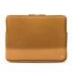 Custodia in pelle per Macbook Pro 15" - Griffe 3 - Or Maïa ( Pantone 871C ) 