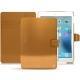 Funda de piel Apple iPad 9.7" (2017) - Or Maïa ( Pantone 871C ) 