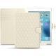 Apple iPad 9.7" (2017) leather case - Blanc - Couture ( Bologna - White ) 