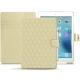 Custodia in pelle Apple iPad  9.7" (2017) - Beige - Couture ( Nappa - Pantone 7502C ) 