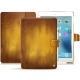 Apple iPad 9.7" (2017) leather case - Doré Patine