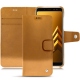 Funda de piel Samsung Galaxy A8+ (2018) - Or Maïa ( Pantone 871C ) 