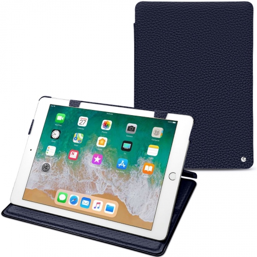 Housse cuir Apple iPad 9.7' (2018) : Coque et protection pour iPad sur NoreveCobalt ( Pantone #2b253f ) 