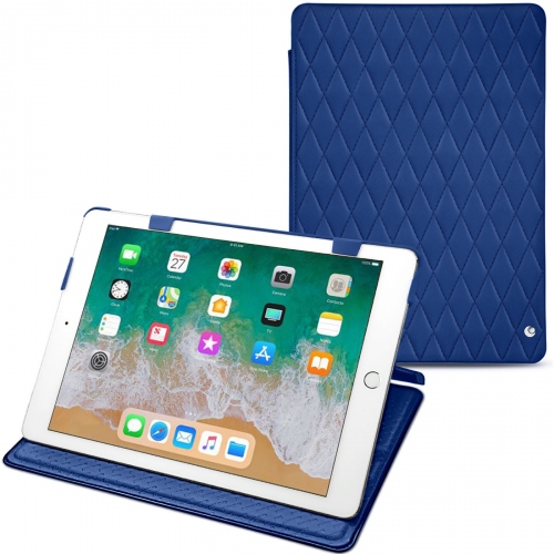 Housse cuir Apple iPad 9.7' (2018) : Coque et protection pour iPad sur NoreveBleu océan - Couture ( Nappa - Pantone #15458a) 