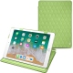 Lederschutzhülle Apple iPad 9.7" (2018) - Vert olive - Couture ( Nappa - Pantone 578U ) 