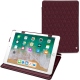 Housse cuir Apple iPad 9.7" (2018) - Lie de vin - Couture ( Pantone 5115C ) 