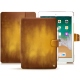 Apple iPad 9.7" (2018) leather case - Doré Patine